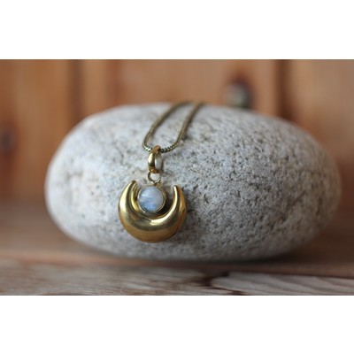 Подвеска из латуни Месяц с лунным камнем 