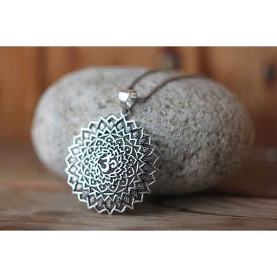 Подвеска из белого металла Ом